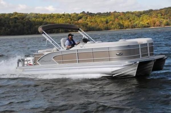 Manitou 23 Legacy SHP | Pontoon & Deck Boat Magazine